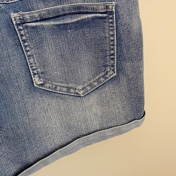 Vienna‎ Women's Denim High Waist Rolled Hem Jean Shorts Size 7 - Picture 6 of 12